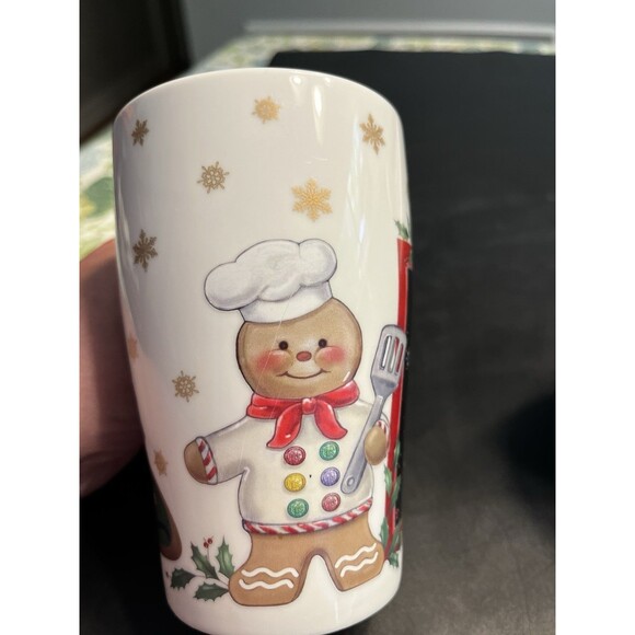 Pair of Lenox Gingerbread & Penguin 14oz Mugs Heat Changing - Picture 7 of 15